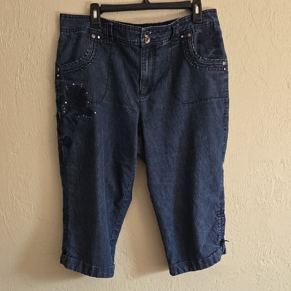 Gloria Vanderbilt Womens Capri Jeans Size 14 Blue Embroidered